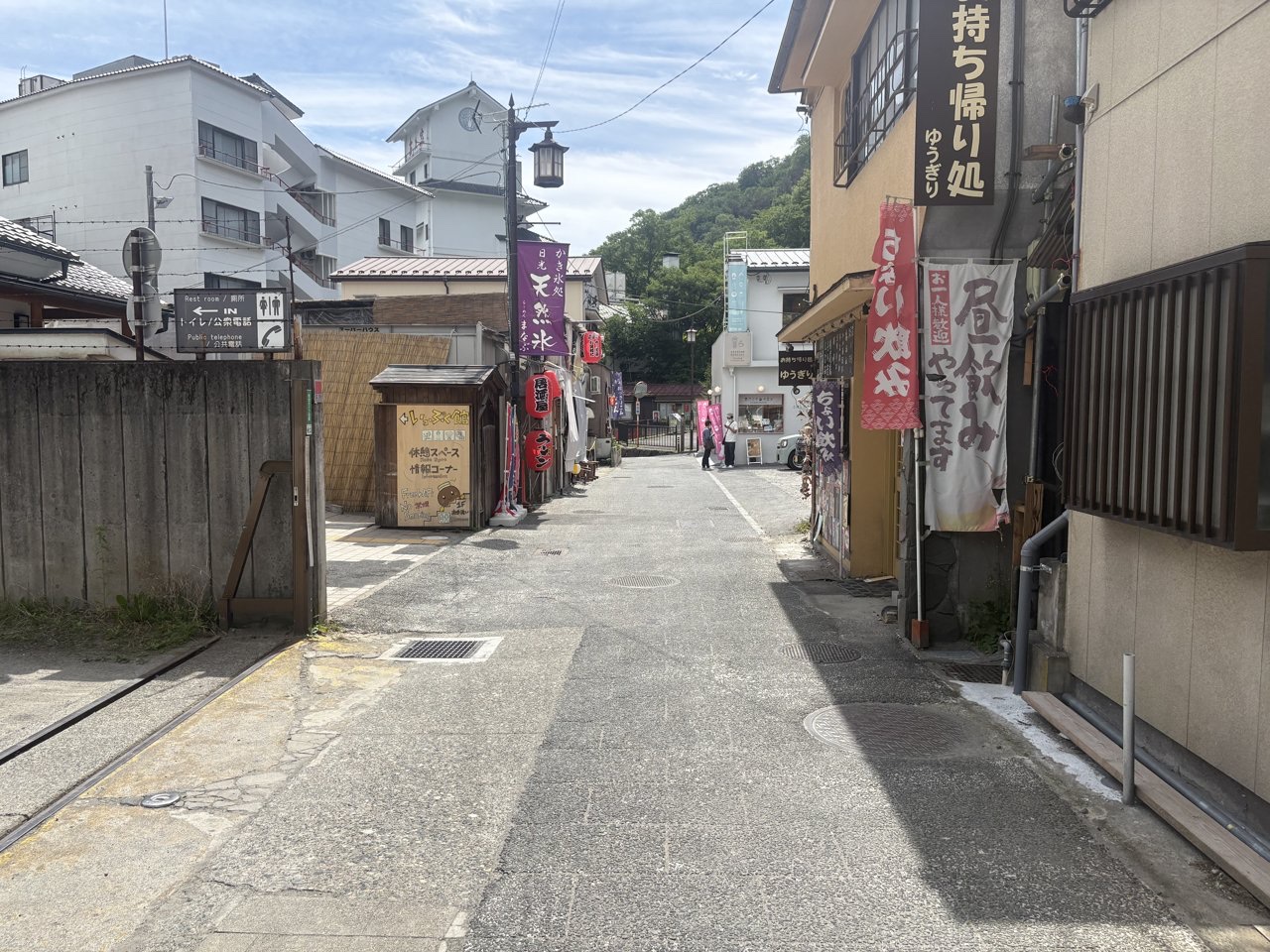 伊香保 石段脇の静かな小道